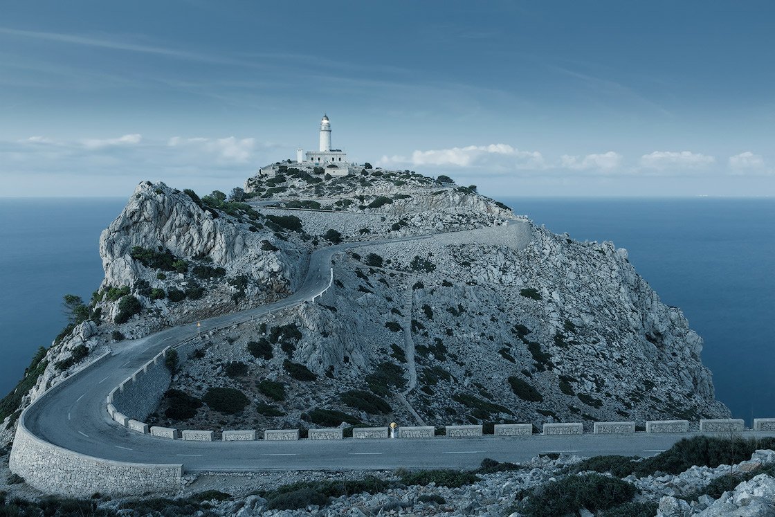 Das Cap de Formentor auf Mallorca zur Blauen Stunde