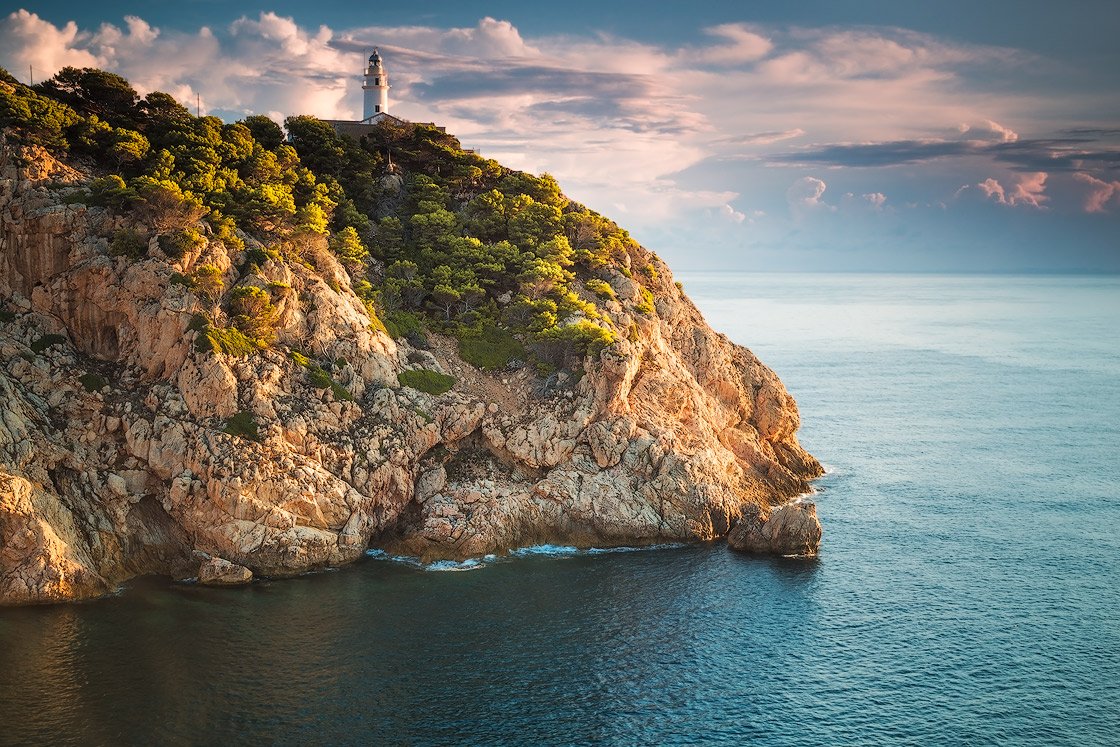 Sonnenaufgang am der Küste Capdepera auf Mallorca