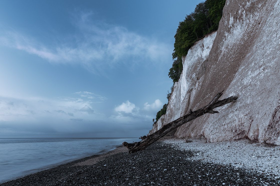 Rügens wunderschöne Kreideküste zur Blauen Stunde