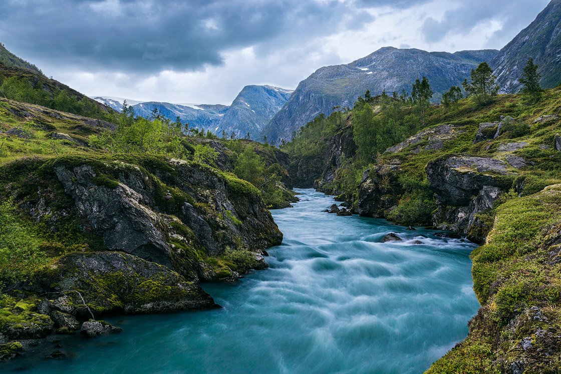 Gletscherfluss am Austerdalsbreen in Norwegen